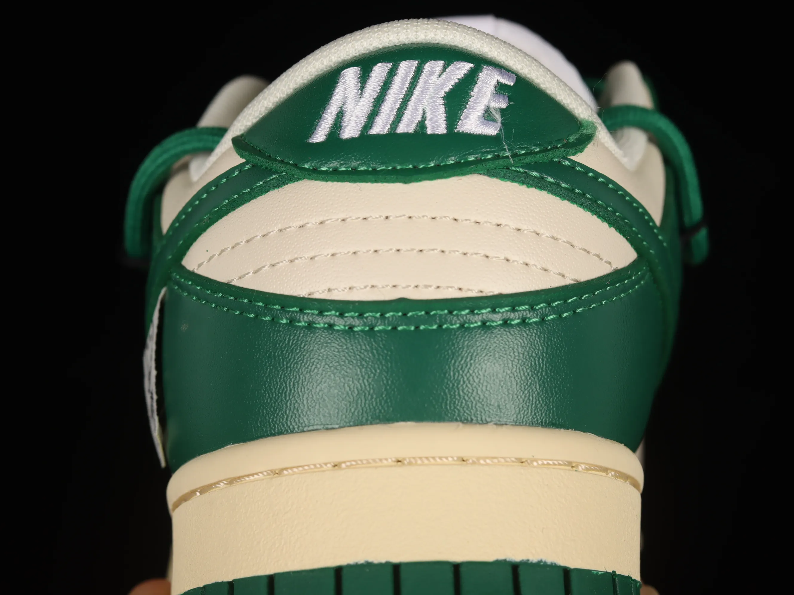 All Categories Nk SB Dunk Series Nk SB Dunk Low Low-top Sneakers Nk Dunk Low White and Green Distressed Tags Customized version of deconstructed strap casual sneakers DD1503-112